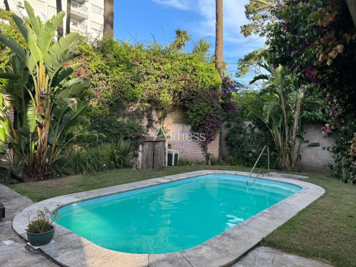 Casa en Playa Mansa, propiedad 298435 -Imagen 2
