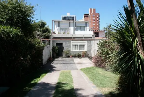 Venta Casa 3 dormitorios con patio y jardín