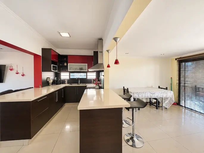 Casa en venta Lomas de Solymar 4 dormitorios 2 baños y barbacoa