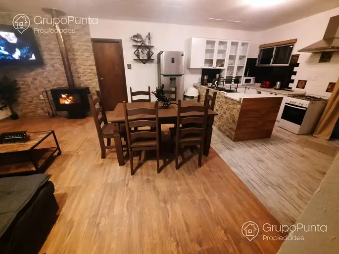 Casa en alquiler temporal, piscina y sala de juegos - Punta Ballena