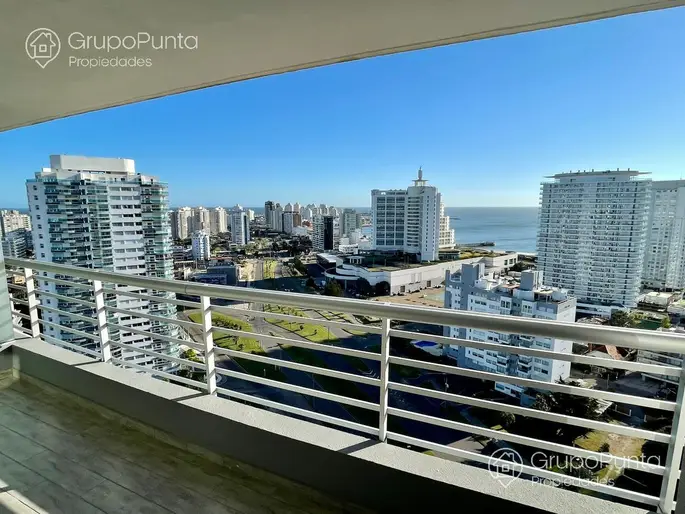 Departamento en venta y alquiler de 2 dormitorios -  Playa Mansa, zona Conrad Ref:0221