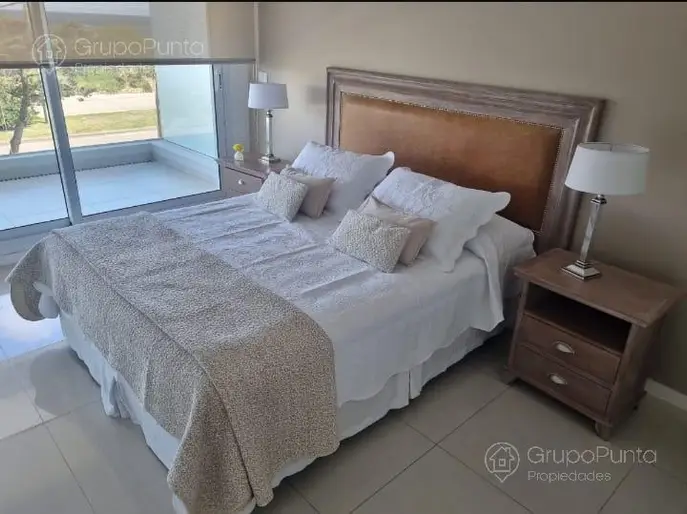 Excelente apartamento en alquiler temporario en Playa Mansa, Punta del Este