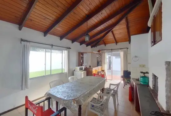 Venta Casa 2 dormitorios Perez Castellano con Renta.