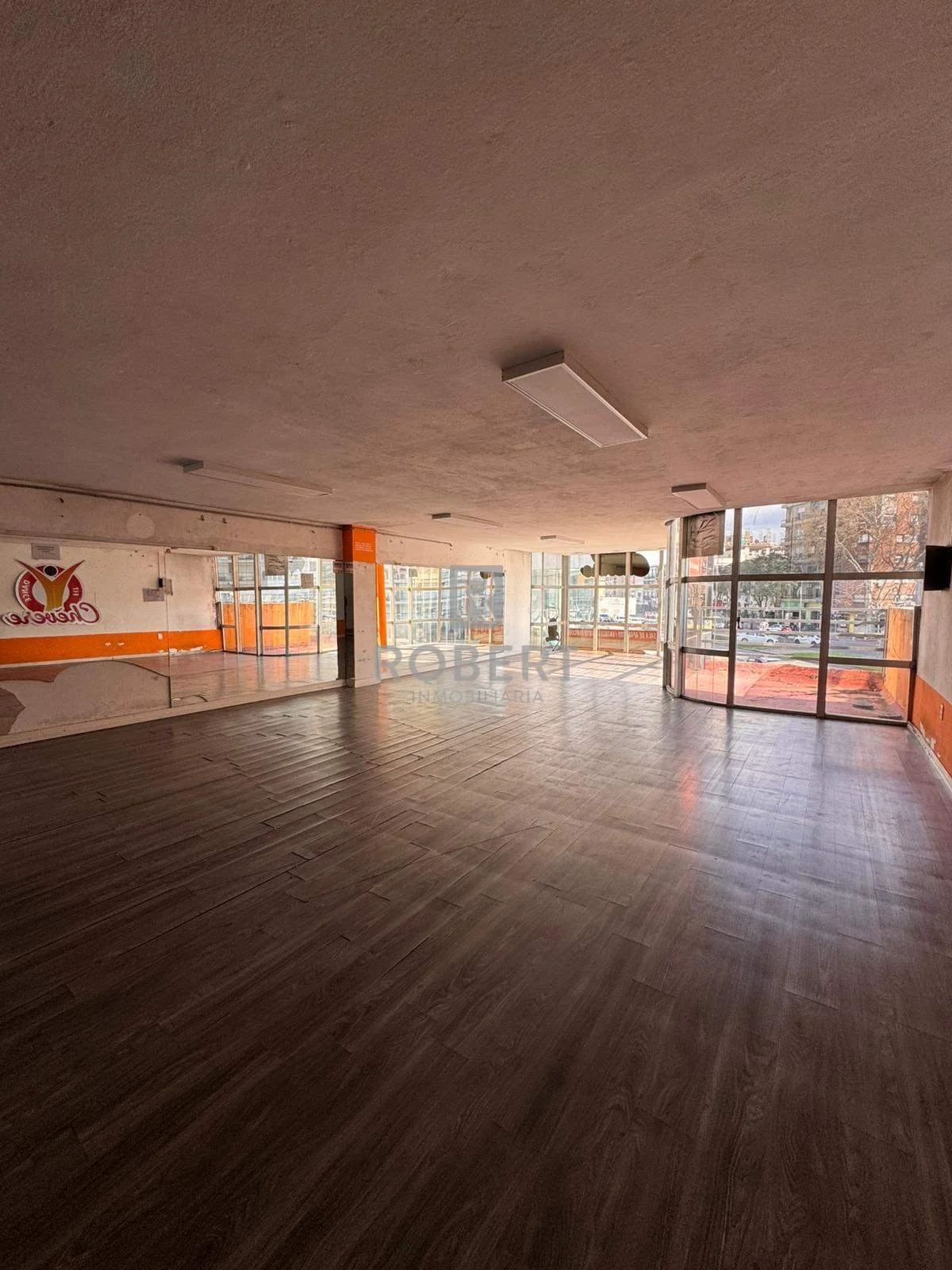 Local en Tres Cruces, propiedad 292599 -Imagen 12