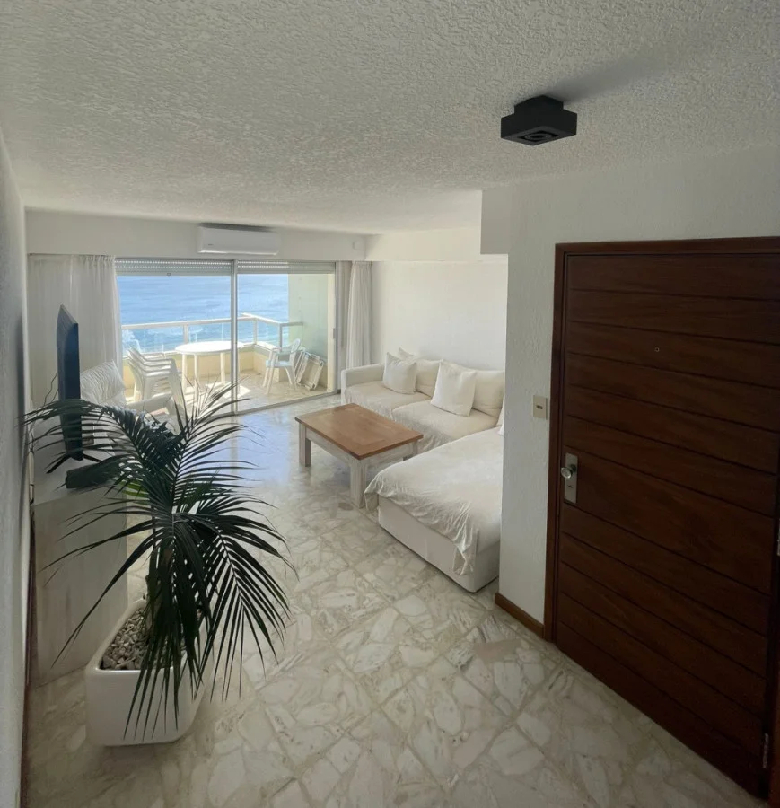 Apartamento en Playa Mansa, propiedad 287815 -Imagen 2