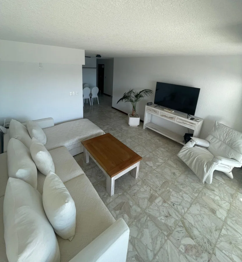 Apartamento en Playa Mansa, propiedad 287815 -Imagen 4