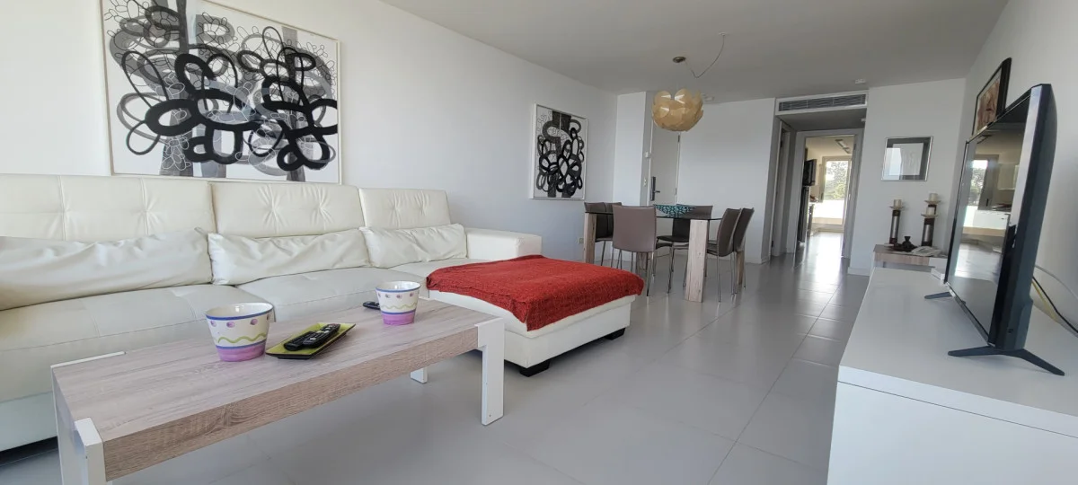 Apartamento en Playa Mansa, propiedad 287826 -Imagen 2
