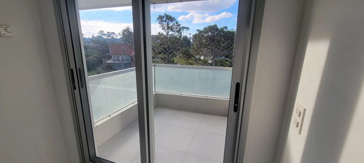 Apartamento en Playa Mansa, propiedad 287827 -Imagen 20