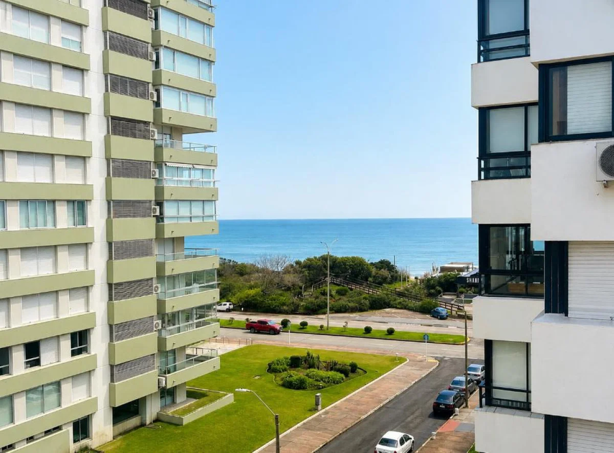 Apartamento en Playa Mansa, propiedad 289331 -Imagen 2