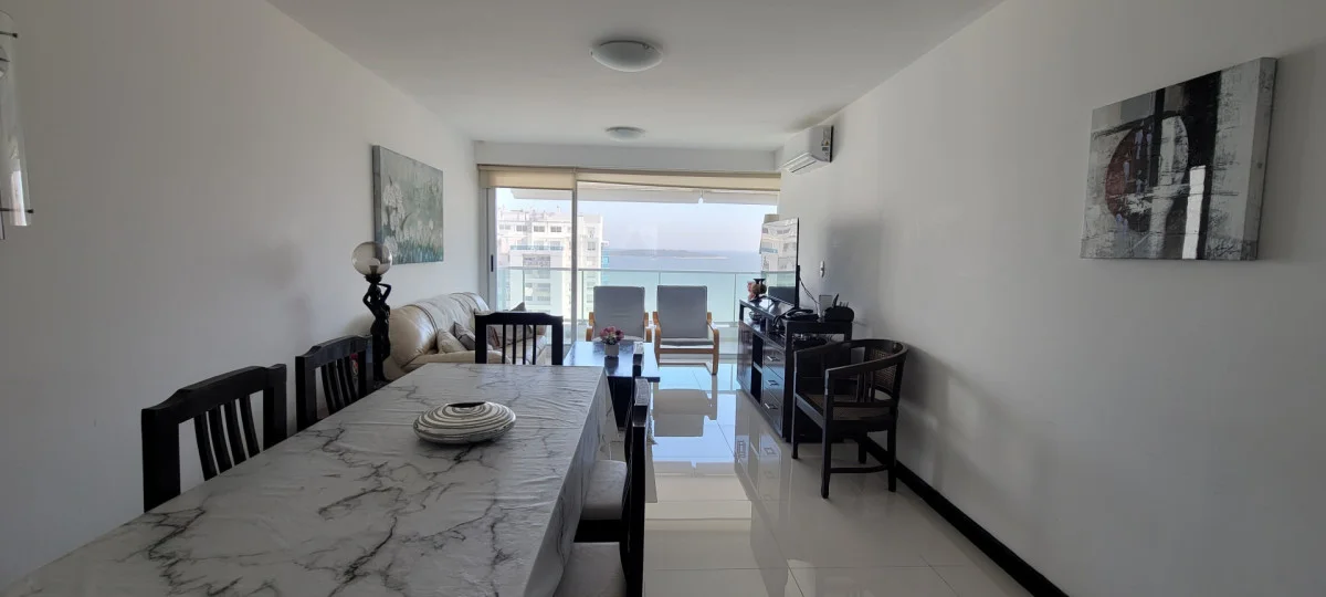 Apartamento en Playa Mansa, propiedad 294875 -Imagen 2