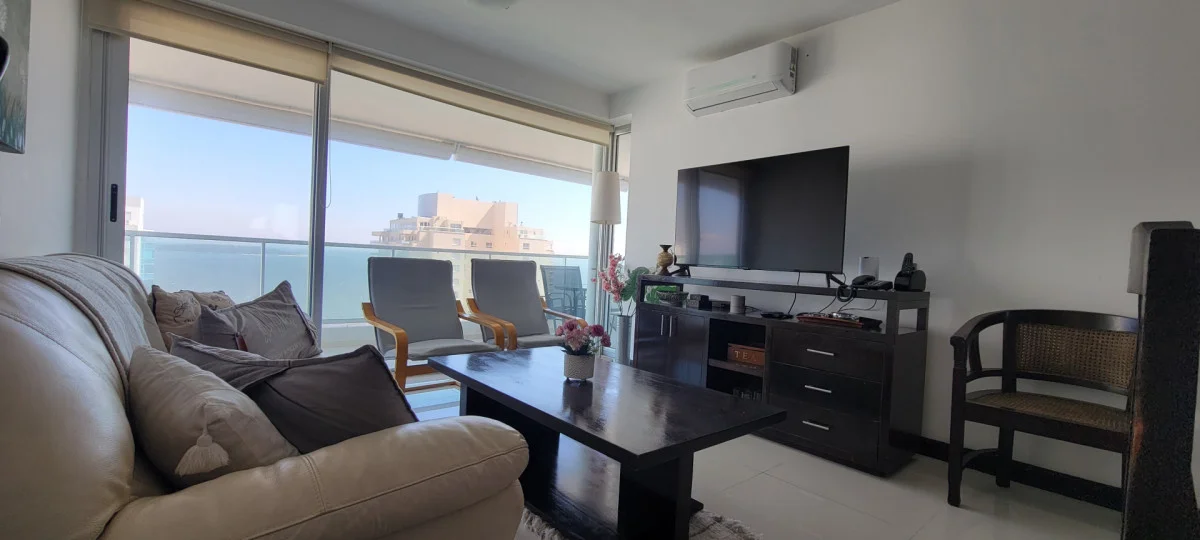 Apartamento en Playa Mansa, propiedad 294875 -Imagen 4