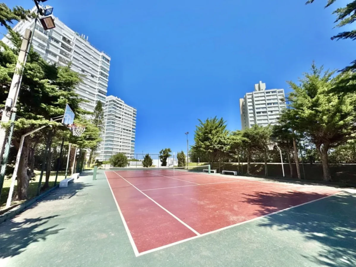 Apartamento en Playa Mansa, propiedad 295867 -Imagen 24