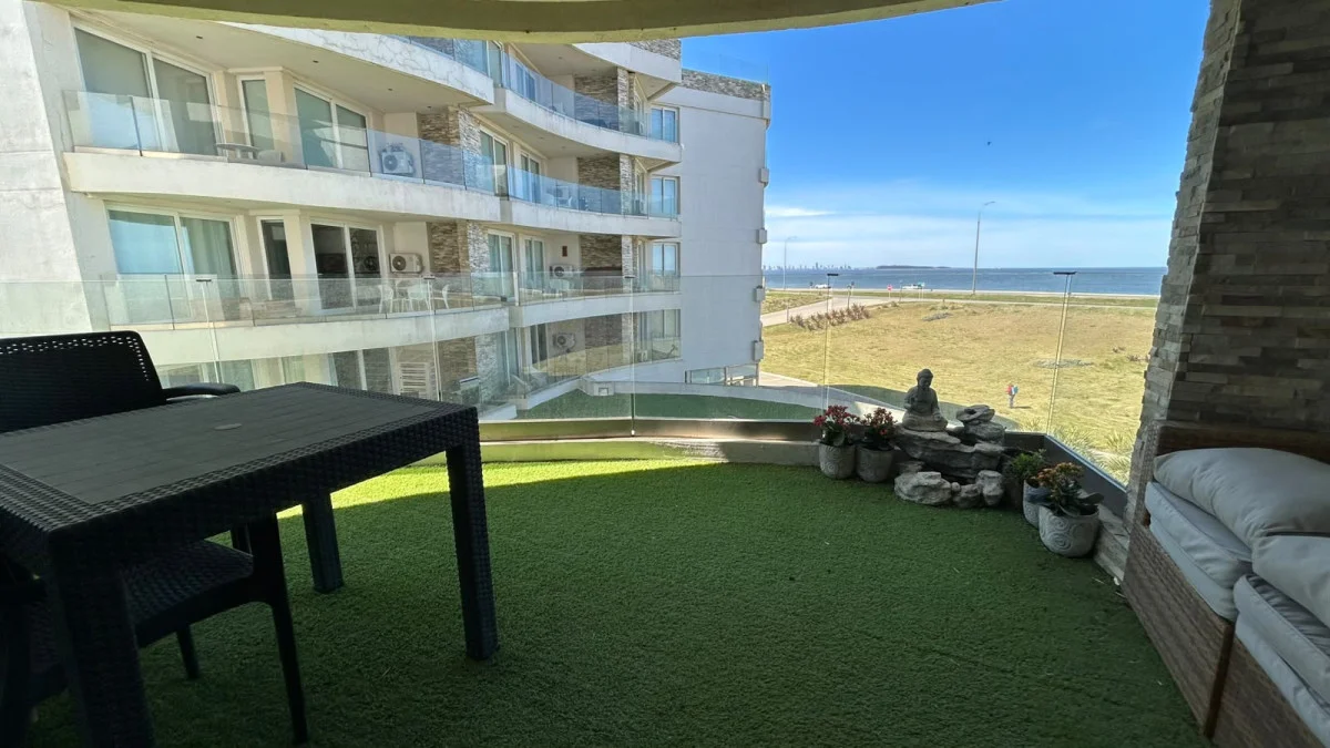 Apartamento en Playa Mansa, propiedad 297203 -Imagen 2