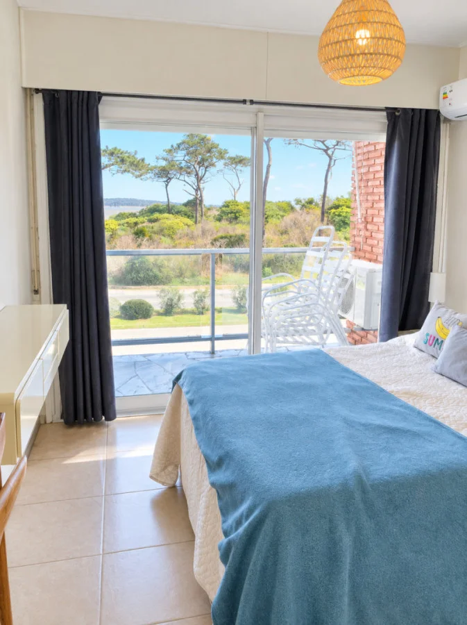 Apartamento en Playa Mansa, propiedad 297440 -Imagen 3