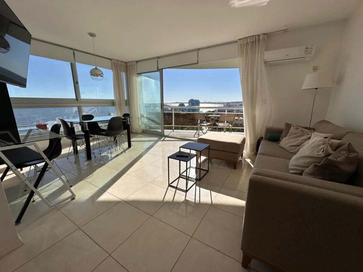 Apartamento en Playa Mansa, propiedad 299238 -Imagen 2