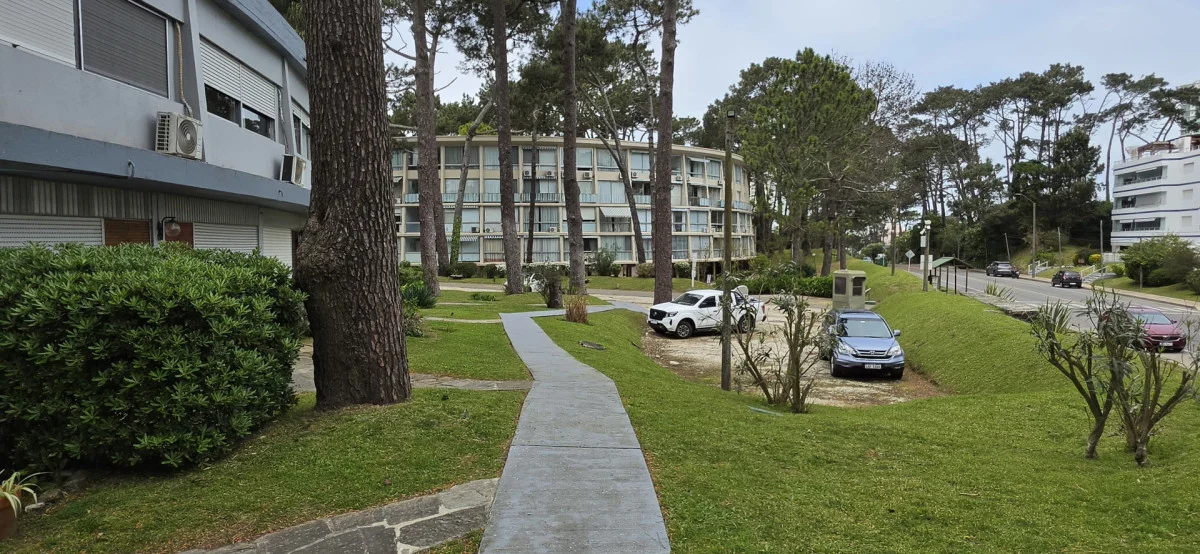 Apartamento en Playa Mansa, propiedad 299567 -Imagen 1