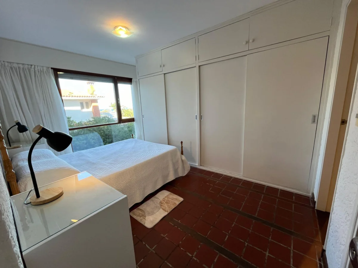 Apartamento en Playa Mansa, propiedad 301137 -Imagen 2