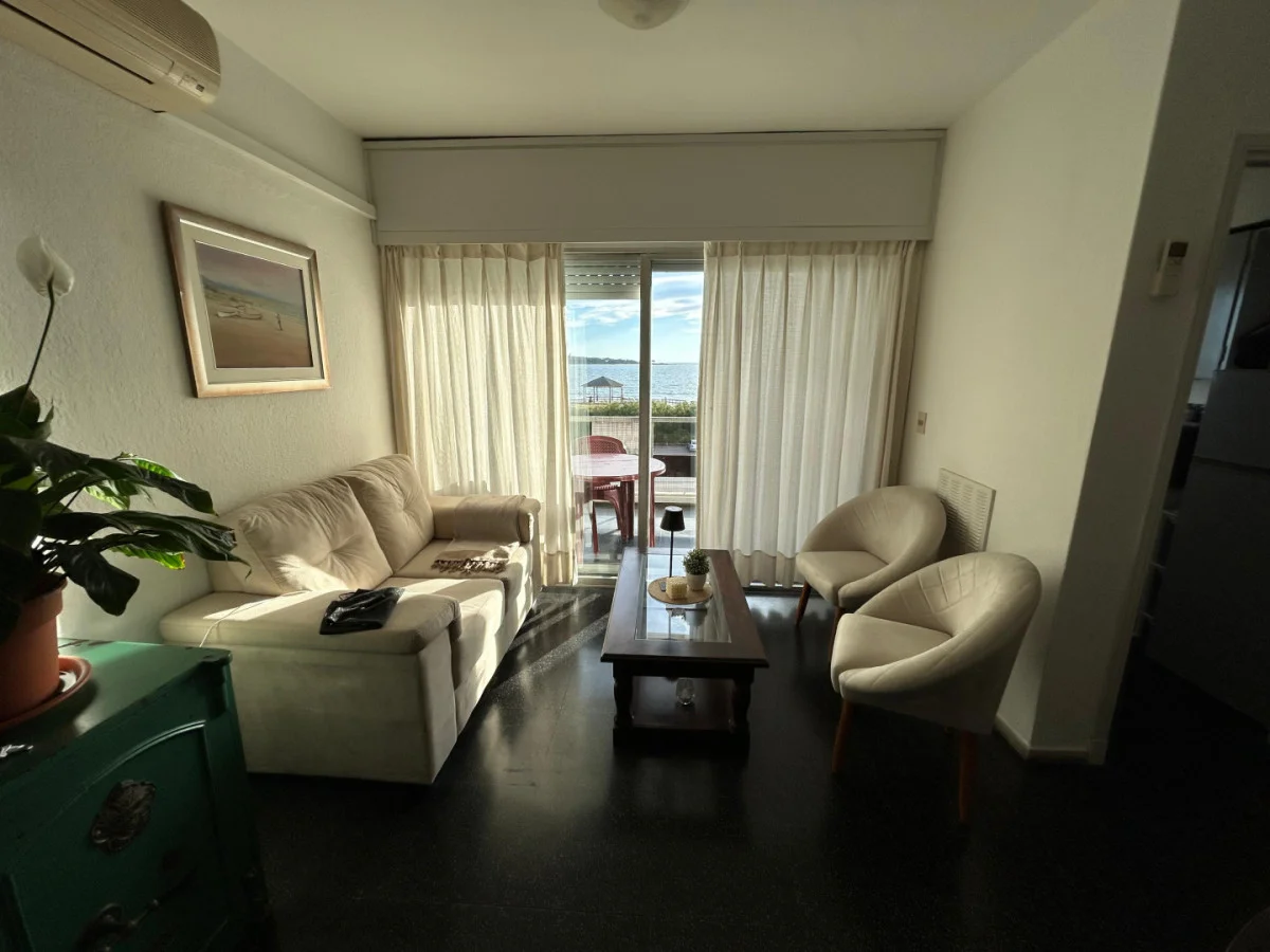 Apartamento en Playa Mansa, propiedad 302323 -Imagen 2
