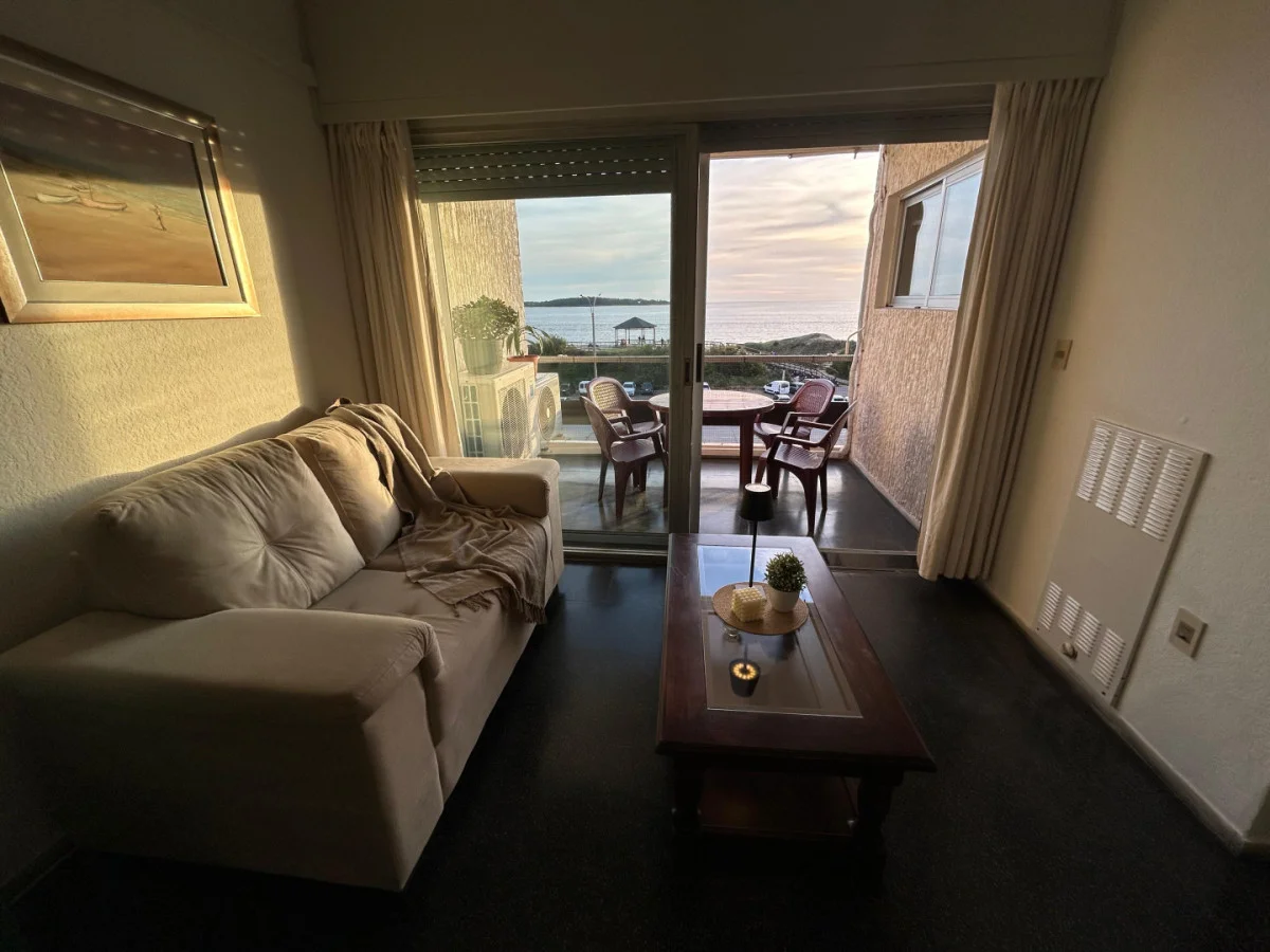 Apartamento en Playa Mansa, propiedad 302323 -Imagen 1