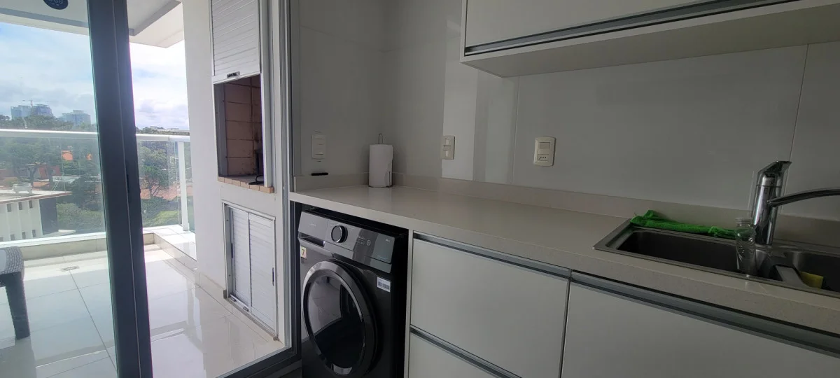 Apartamento en Playa Mansa, propiedad 303142 -Imagen 24