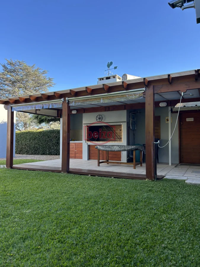 Casa en Playa Mansa, propiedad 287484 -Imagen 2
