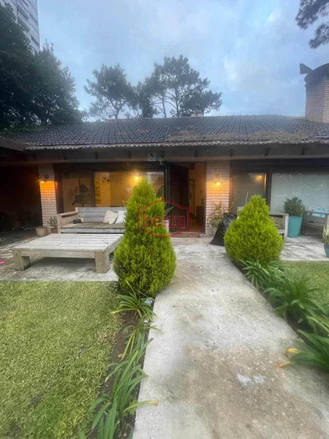 Casa en Playa Mansa, propiedad 287499 -Imagen 2