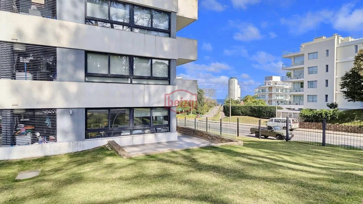 Apartamento en Playa Mansa, propiedad 287519 -Imagen 2