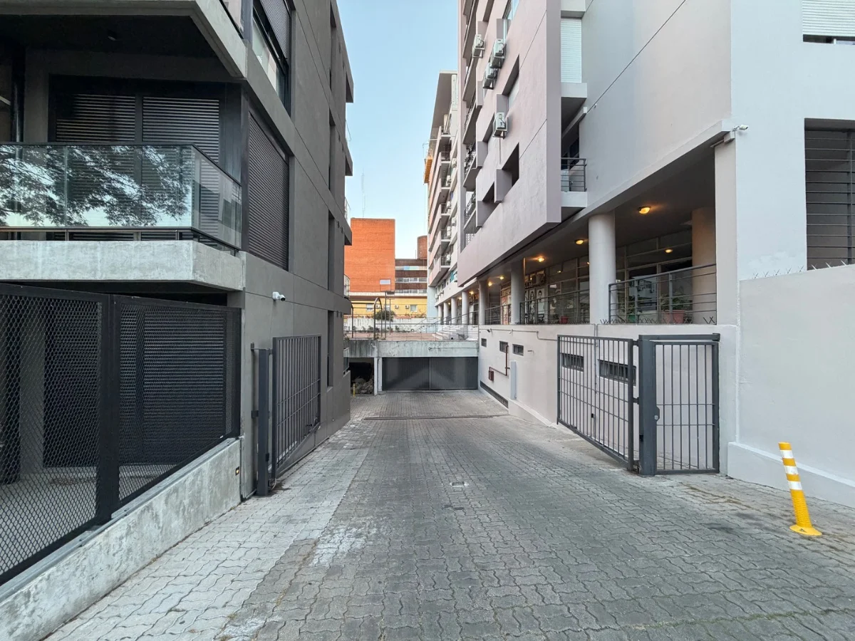 Garage en Tres Cruces, propiedad 299100 -Imagen 10
