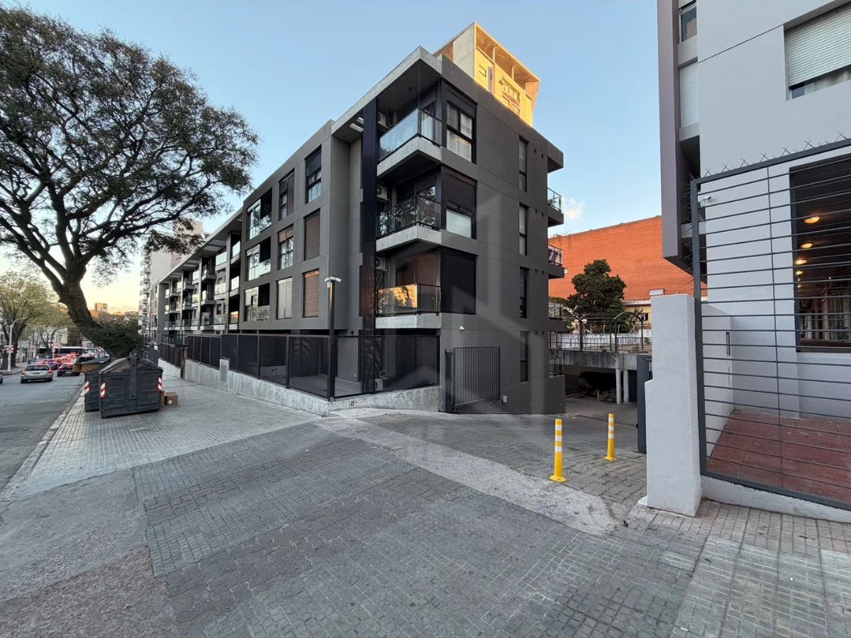 Garage en Tres Cruces, propiedad 299100 -Imagen 12