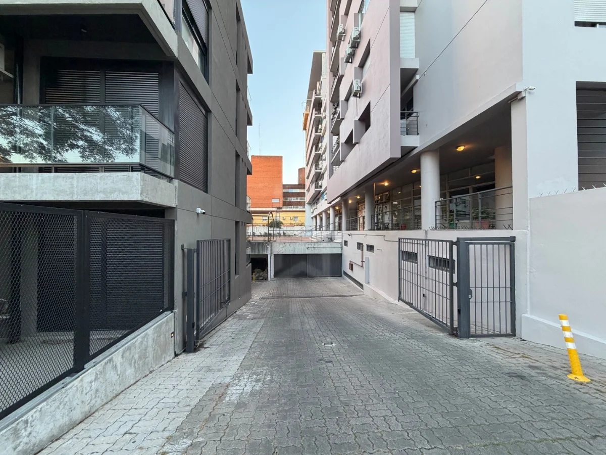 Garage en Tres Cruces, propiedad 299100 -Imagen 8