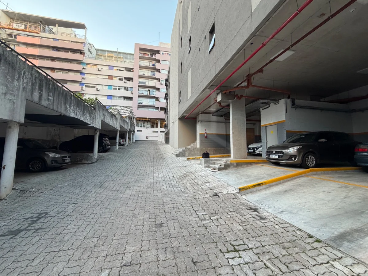 Garage en Tres Cruces, propiedad 299100 -Imagen 9