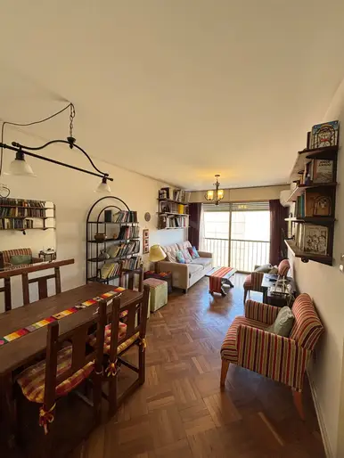 Alquiler Apartamento Amueblado en el Centro con 2 Dormitorios y con Excelente Iluminación al Frente