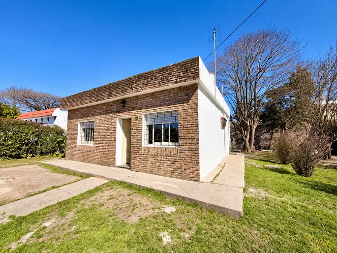 Alquiler Casa De 2 Dormitorios Con Amplio Terreno
