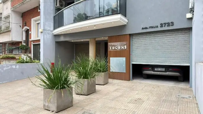 VENTA PENTHOUSE RENTADO FRENTE AL PARQUE BATLLE PROXIMO A TRES CRUCES DE 3 DORMITORIOS CON GARAGE PARA 