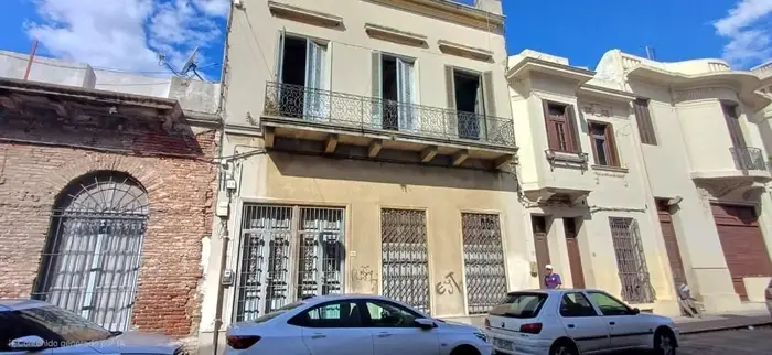 VENTA CASAS DE ESTILO EN CIUDAD VIEJA-BARRIO DE LAS ARTES 6 HABITACIONES MACIEL Y 25 DE MAYO
