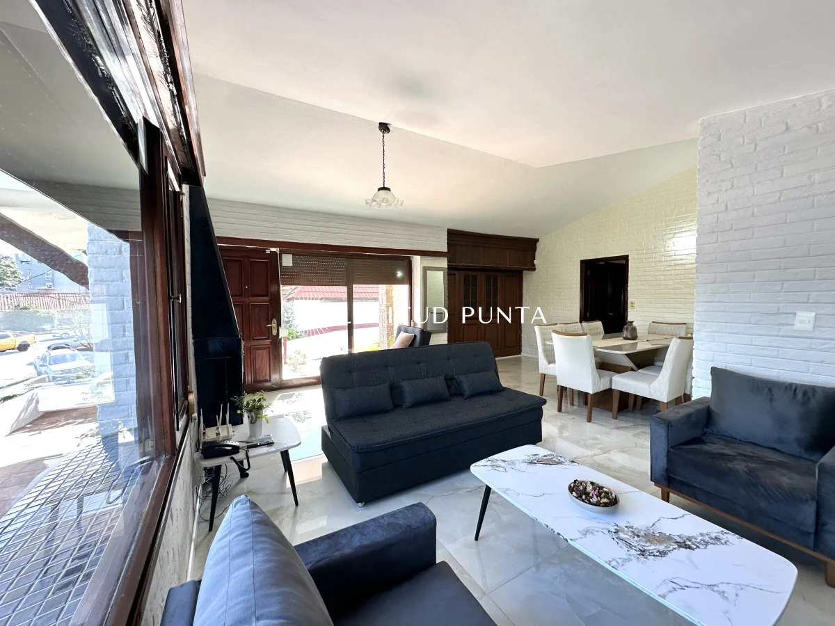 Casa en Playa Mansa, propiedad 297044 -Imagen 2