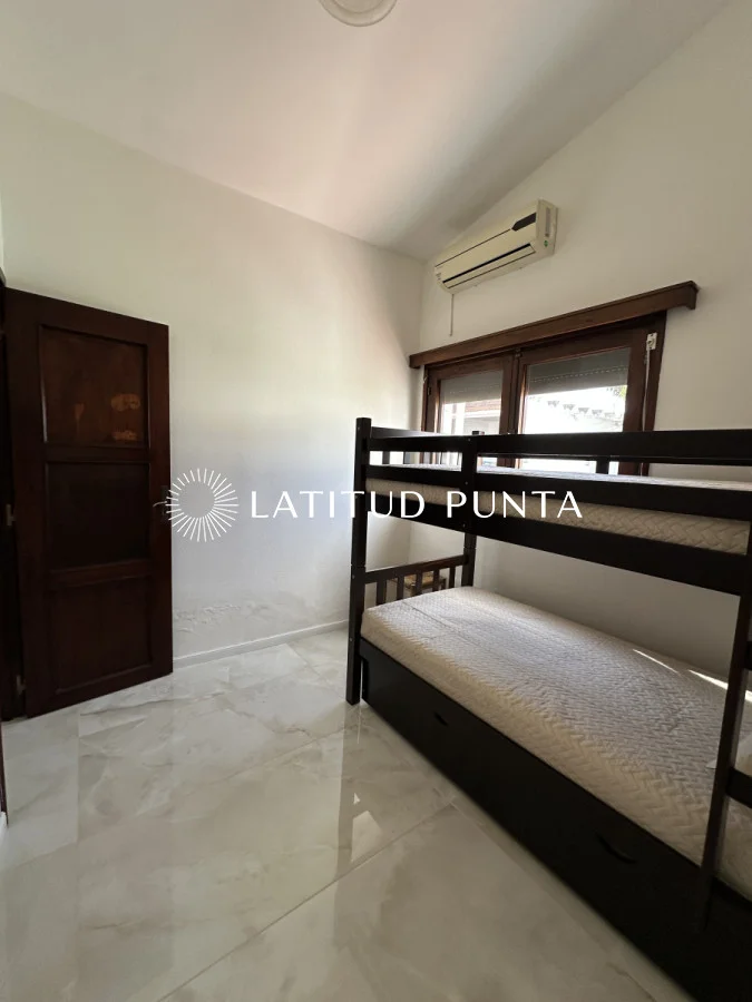 Casa en Playa Mansa, propiedad 297044 -Imagen 24
