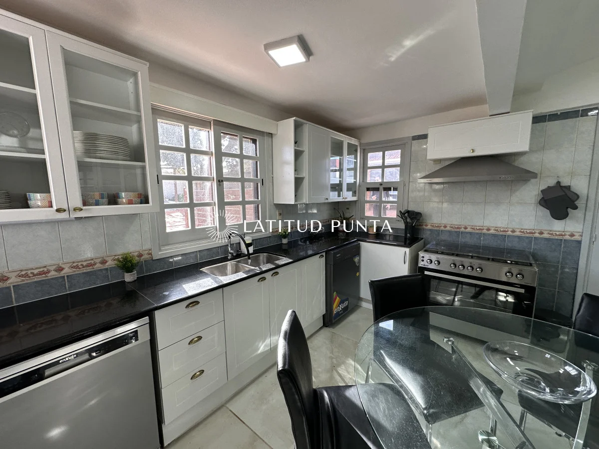Casa en Playa Mansa, propiedad 297044 -Imagen 8