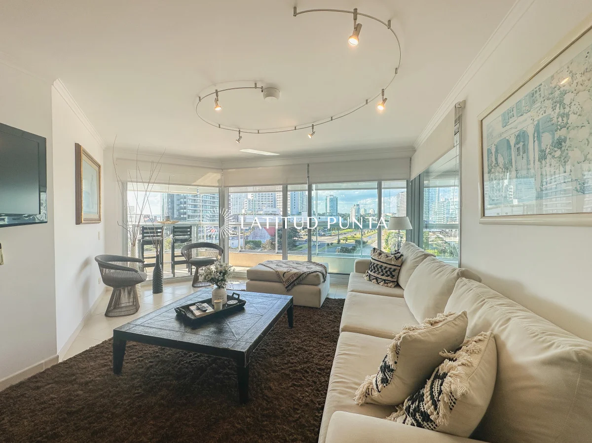 Apartamento en Playa Mansa, propiedad 297046 -Imagen 2