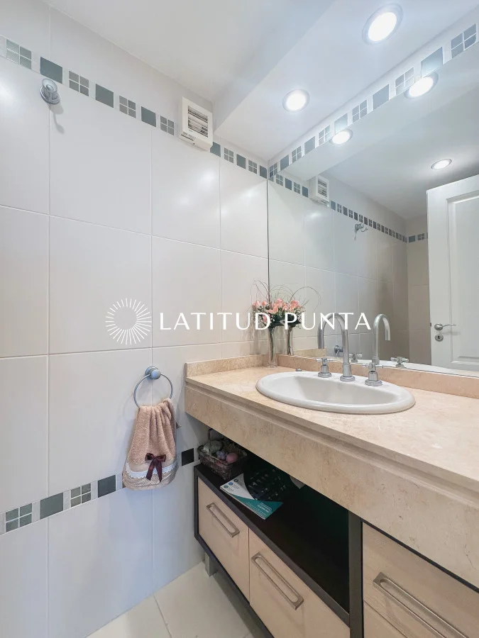Apartamento en Playa Mansa, propiedad 297046 -Imagen 12