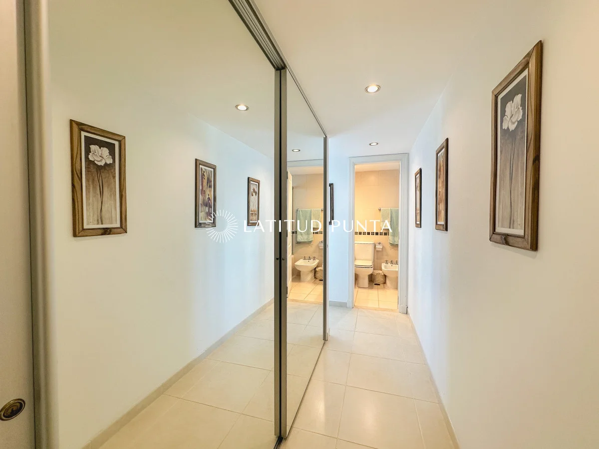 Apartamento en Playa Mansa, propiedad 297046 -Imagen 13