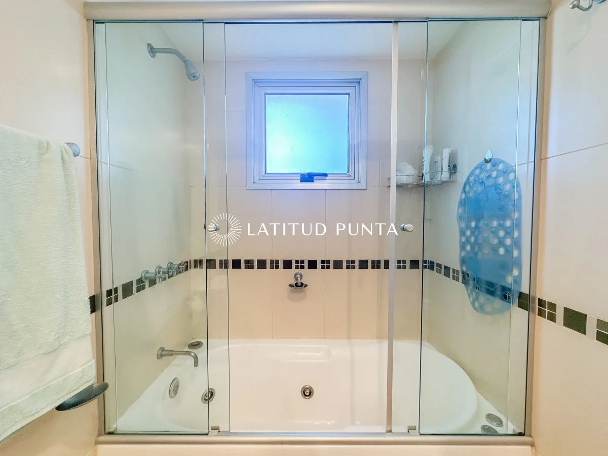Apartamento en Playa Mansa, propiedad 297046 -Imagen 18