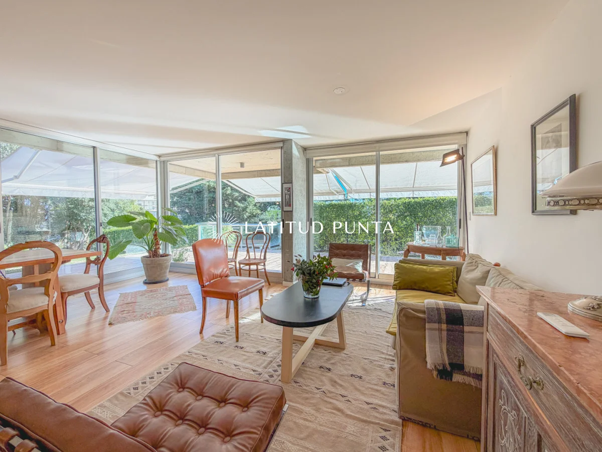 Apartamento en Playa Mansa, propiedad 297056 -Imagen 2