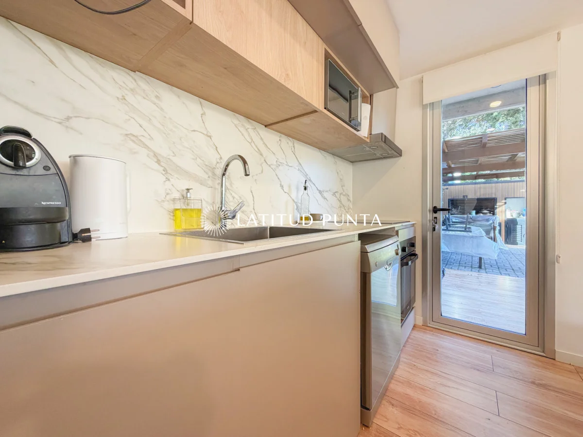 Apartamento en Playa Mansa, propiedad 297056 -Imagen 9