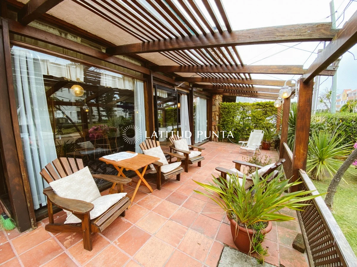 Casa en Playa Mansa, propiedad 297057 -Imagen 2