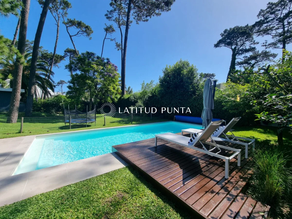 Casa en Playa Mansa, propiedad 297059 -Imagen 1