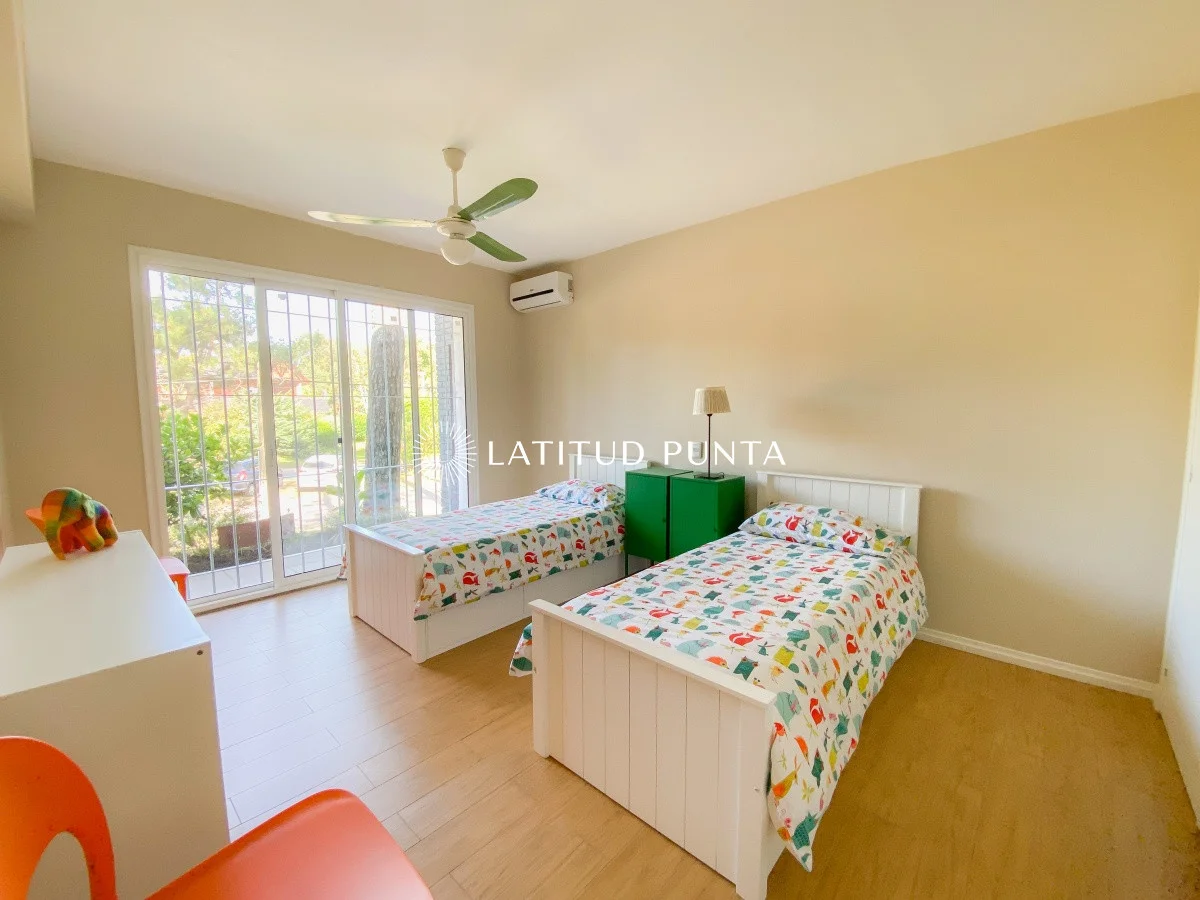 Casa en Playa Mansa, propiedad 297059 -Imagen 25
