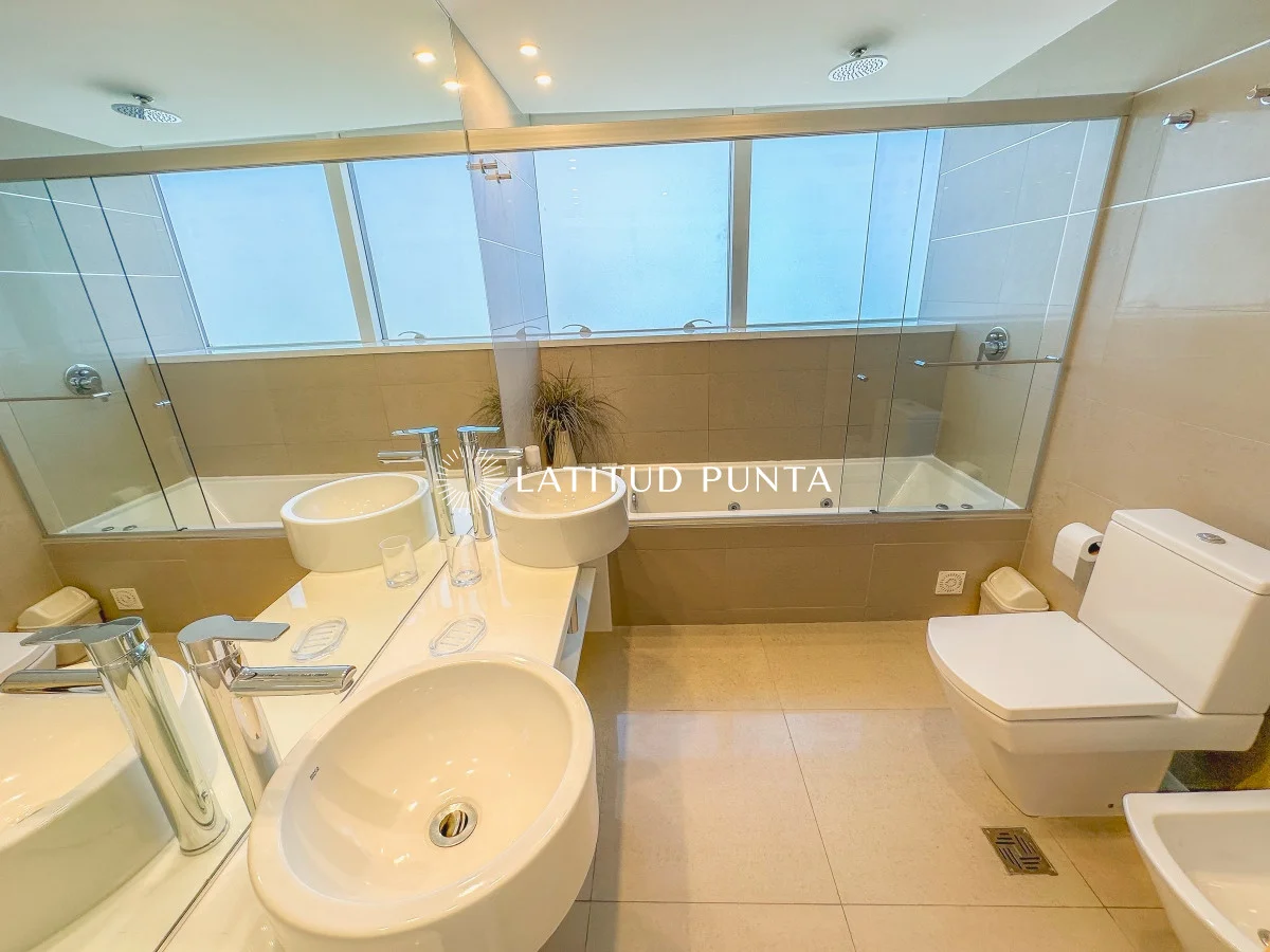 Apartamento en Playa Mansa, propiedad 301538 -Imagen 13