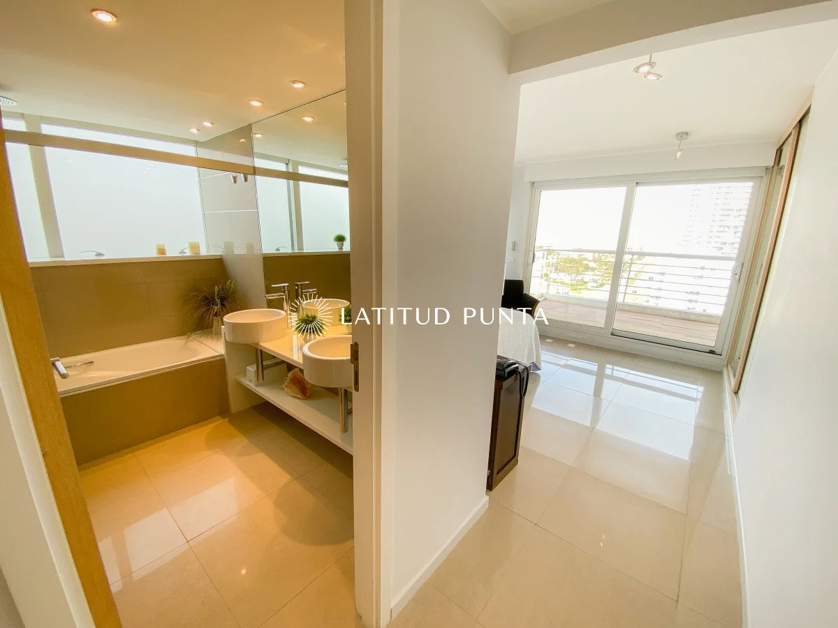 Apartamento en Playa Mansa, propiedad 301538 -Imagen 14
