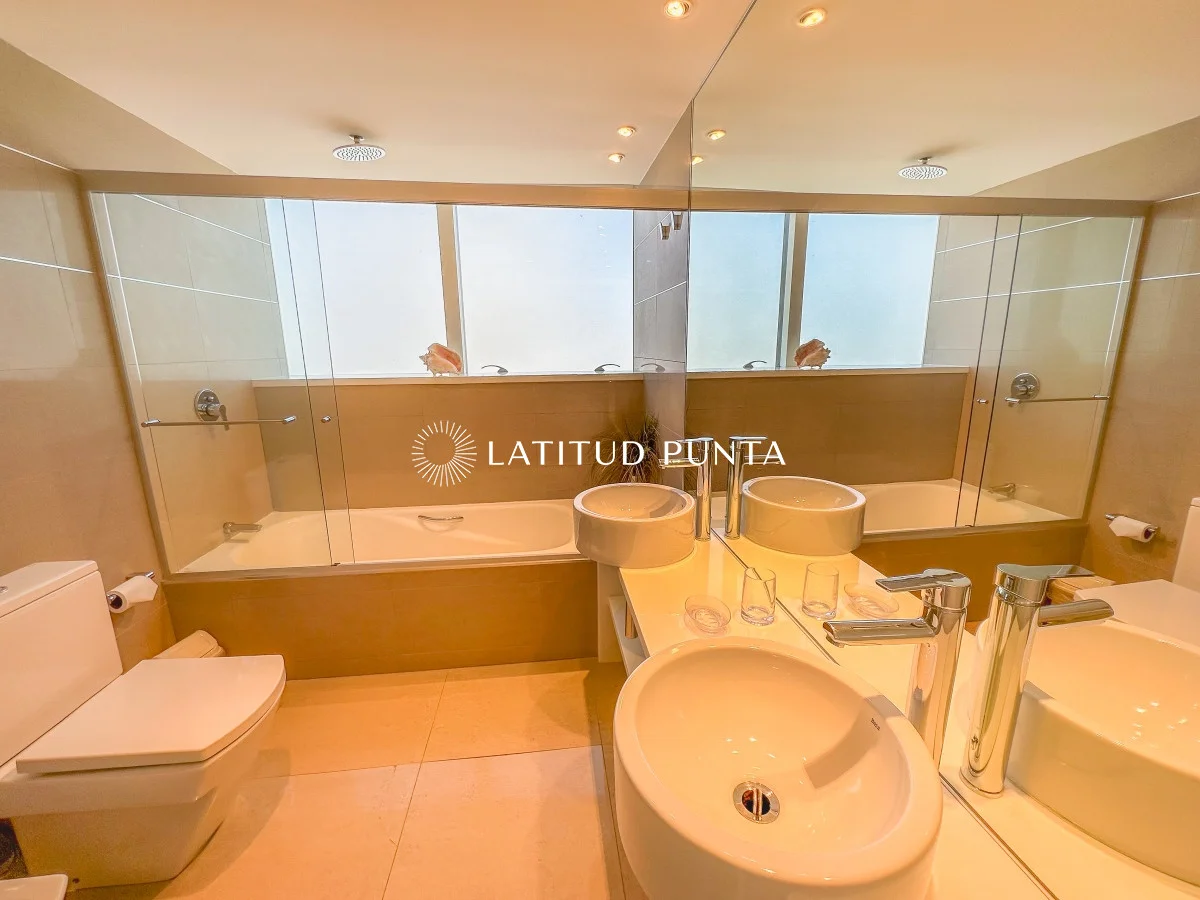 Apartamento en Playa Mansa, propiedad 301538 -Imagen 16